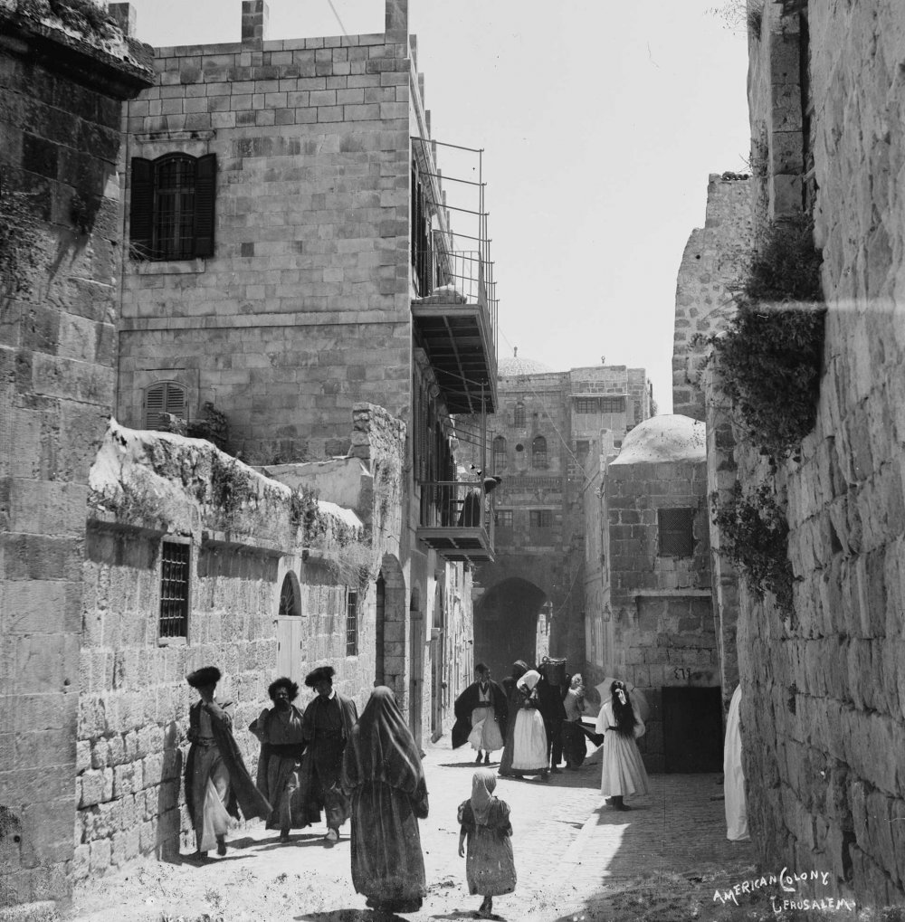 Photo of a Jerusalem alley taken between 1898 and 1914