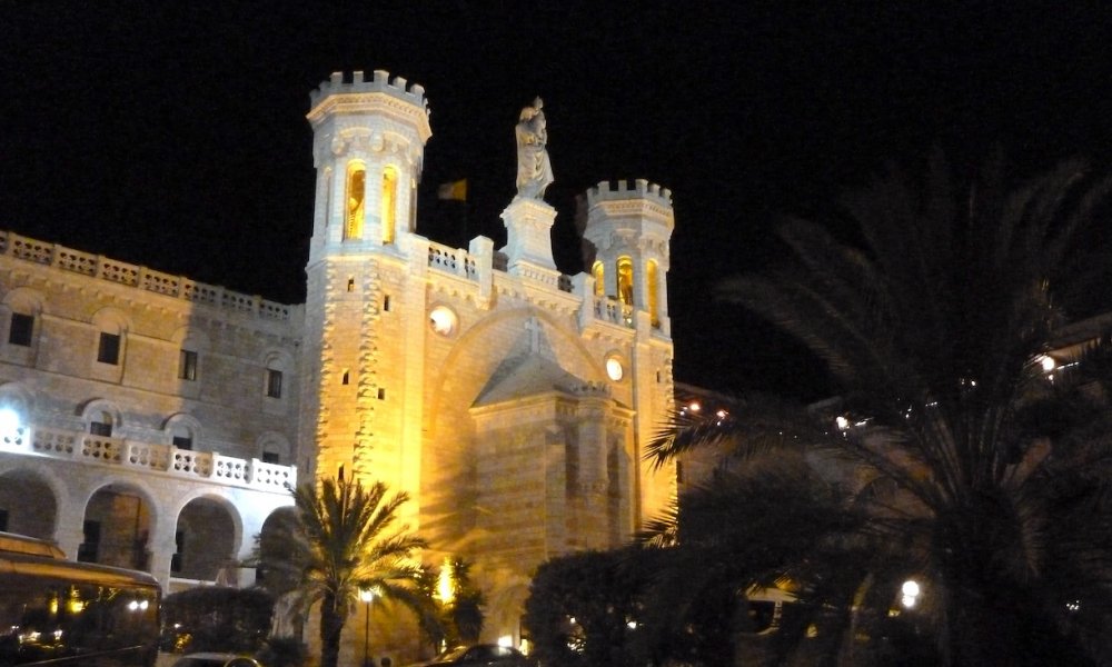 Jerusalem’s Notre Dame Hotel at night