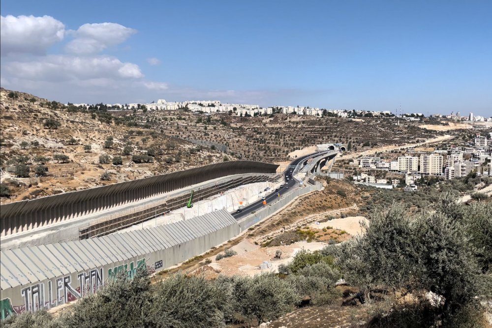 Route 60, the Tunnels Road, with Gilo settlement