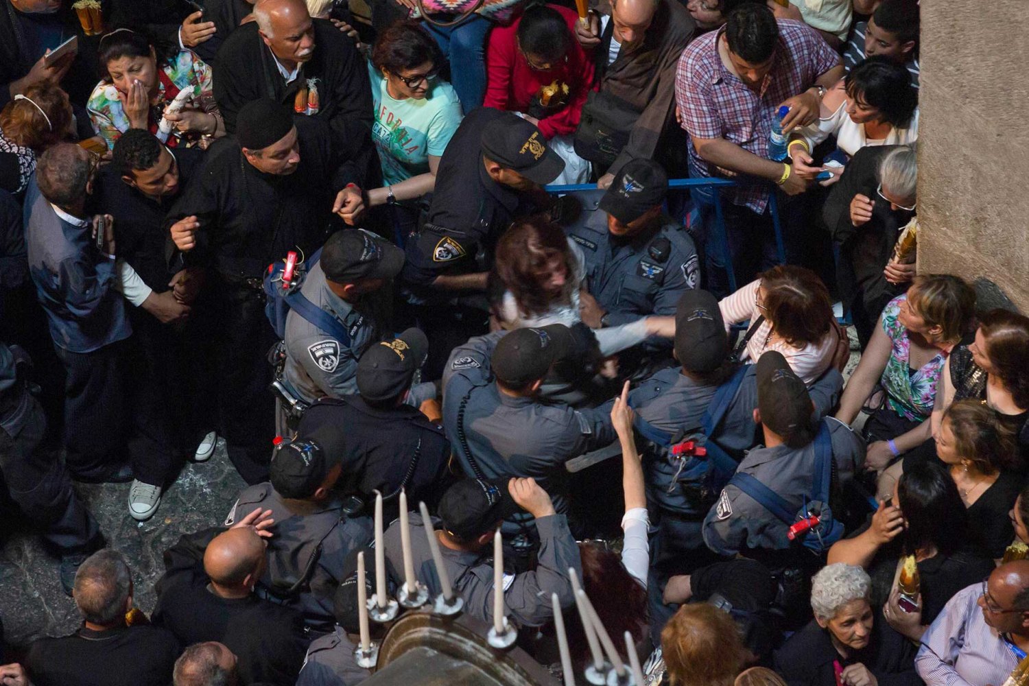 Israeli police harass Christian worshippers in Jerusalem during the Holy Fire ceremony, April 23, 2022.