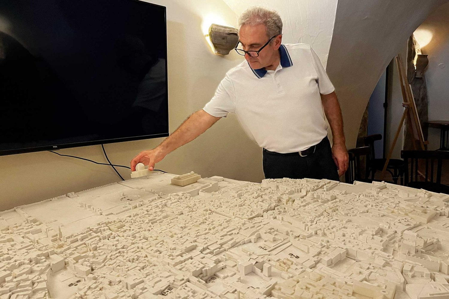 Raed Saadeh demonstrates the uses of his Mosaic of Marum, a three-dimensional model of Jerusalem’s Old City.